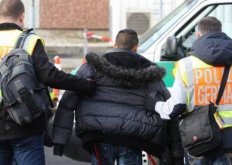 الشرطة الألمانية توقف سوريين قادمين من اليونان وترحلهم
