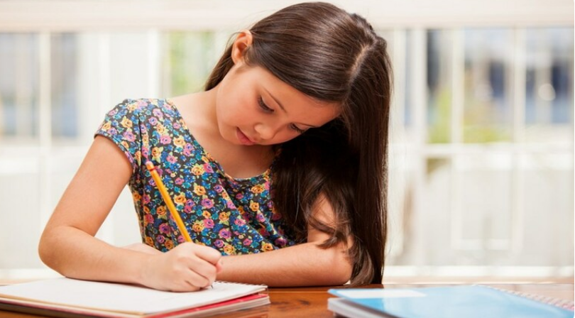 تطبيق لحل الواجبات والنجاح في الدراسة باستخدام الذكاء الاصطناعي