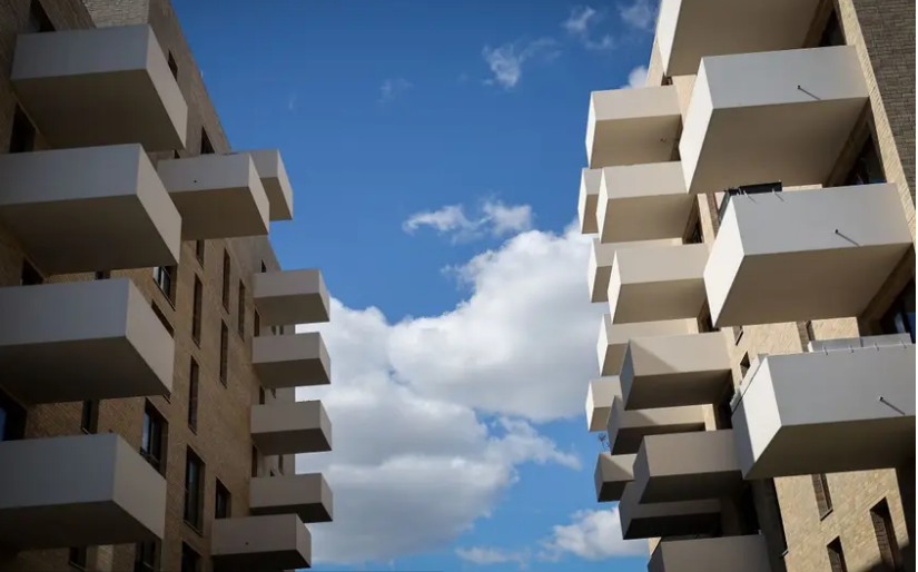 الدخل المطلوب لاستئجار شقة في ألمانيا عام 2025